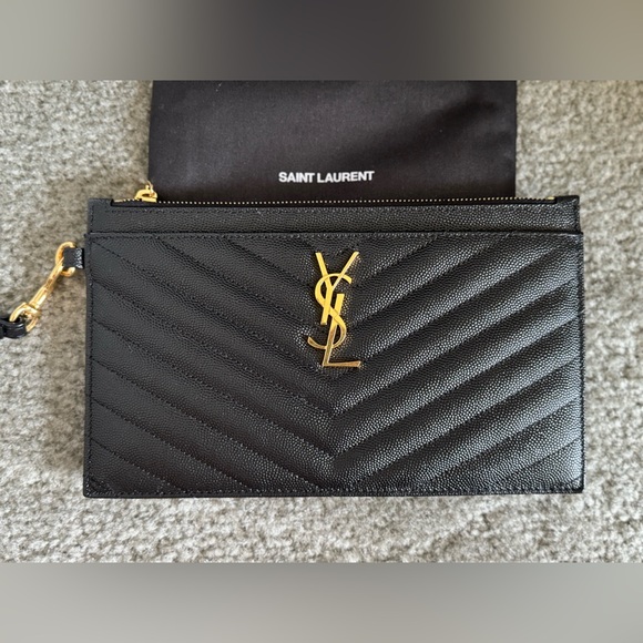 AUTHENTIC YSL CASSANDRE MATELASSÉ LARGE POUCH IN GRAIN DE POUDRE LEATHER - Picture 3 of 10